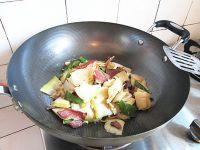 鲜竹笋炒腊肉的做法步骤8