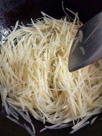 家常土豆丝的做法步骤2