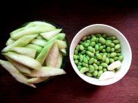 丝瓜炒毛豆的做法步骤1