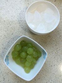 葡萄果粒冰沙的做法步骤2
